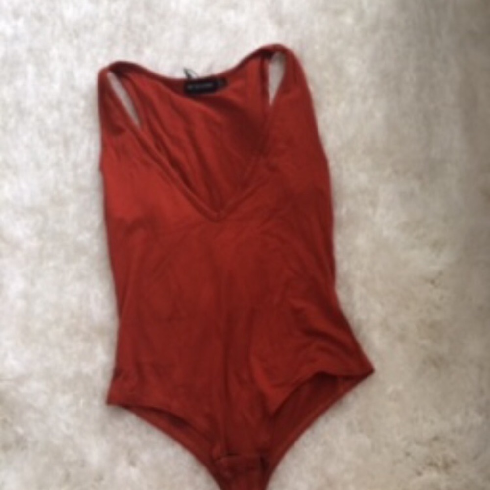 ❌ SOLD ❌ Plunge bodysuit - Picture 2 of 2